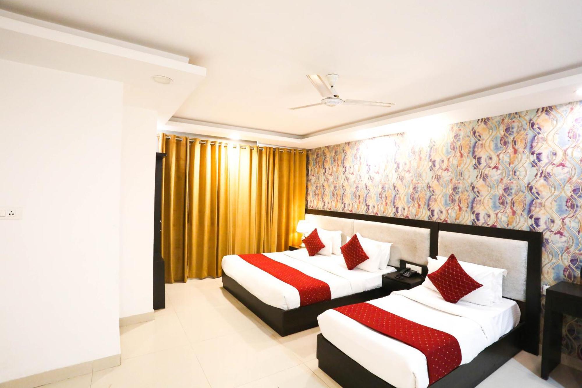 Hotel Aashiyana Nueva Delhi Exterior foto