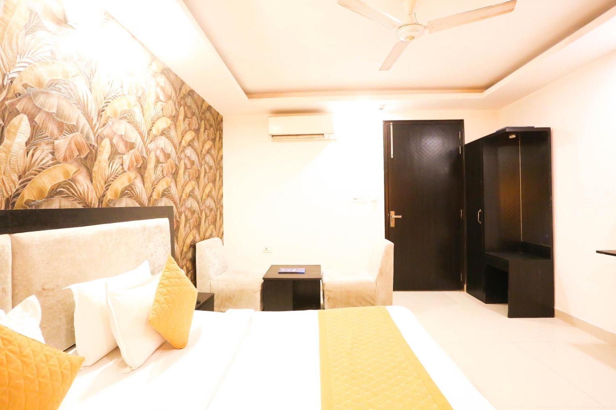 Hotel Aashiyana Nueva Delhi Exterior foto